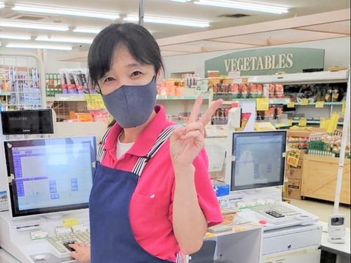 スーパーのレジ・品出し業務
