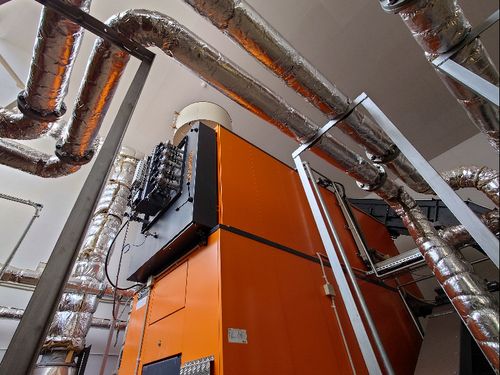 1,500kw級バイオマスボイラー4台で樹皮を燃焼しています