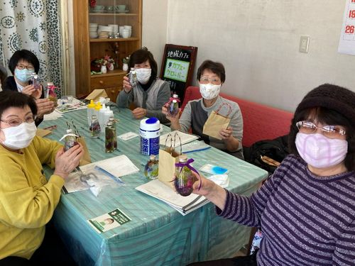 地域の高齢者サロンの様子
