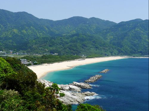 白砂が広がる岸良海岸