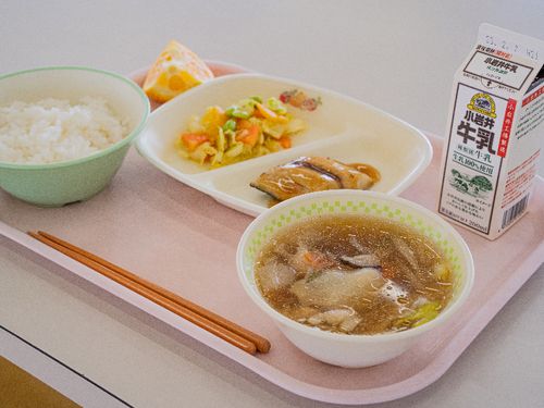 小岩井農場牛乳付き！雫石産の美味しいお米や野菜がたっぷり給食