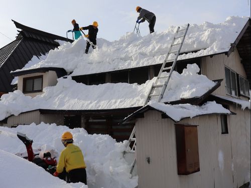 すがかわ暮らし応援隊の皆さんの除雪の様子