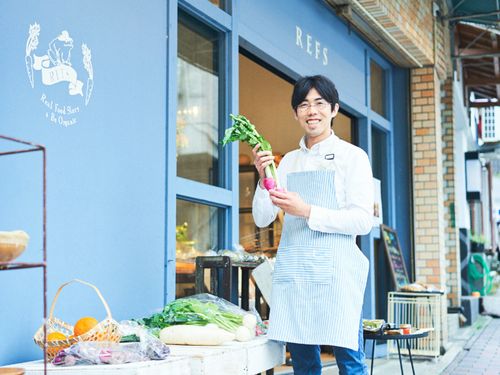 熱海のお店は、その土地柄地域の方々だけではなく、多様な地域からお客さんが訪れて賑わいを見せています。