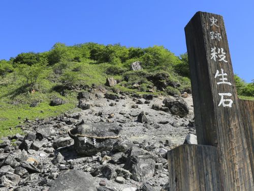 九尾の伝説を秘めた殺生石
