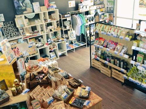 おきのえらぶ島観光協会の店内