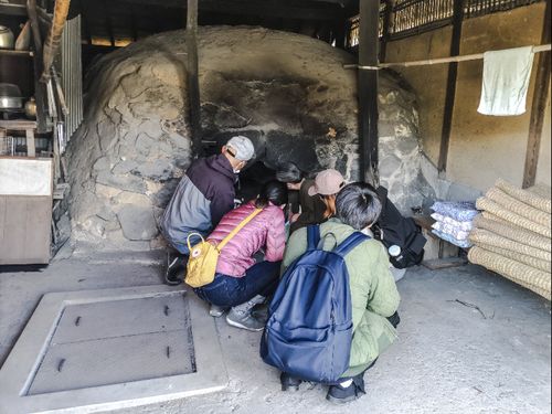 材木調達の重労働に従事する人達のために造られたと伝わる石風呂