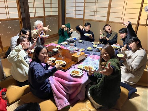 インターンを招いた食卓の様子＠山形県