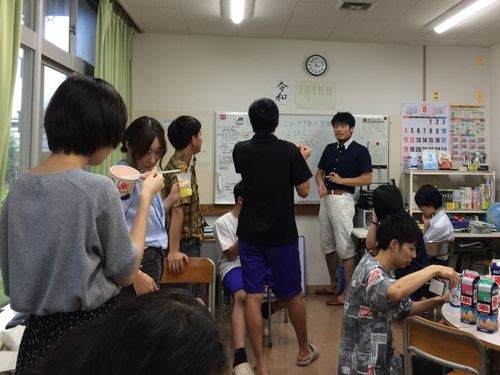 かき氷のメニューを決定する様子