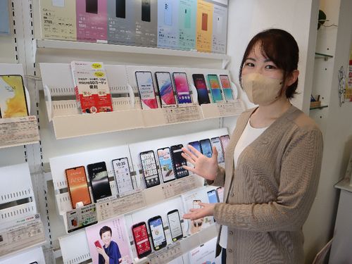 携帯ショップで窓口業務！