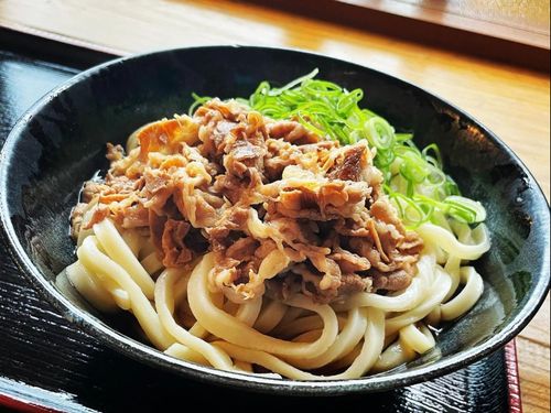 当店の人気メニュー「肉ぶっかけ」