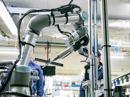 最新ロボットと共同作業を行うものづくり企業！