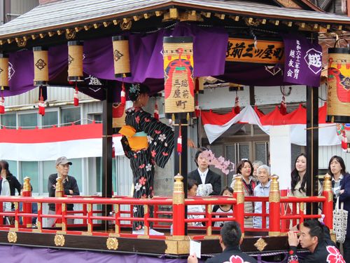 地域の伝統的な祭りを体験