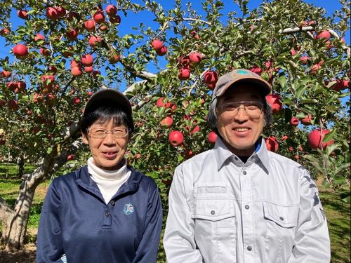 果樹農家　嶋崎敏彦さん・厚子さん