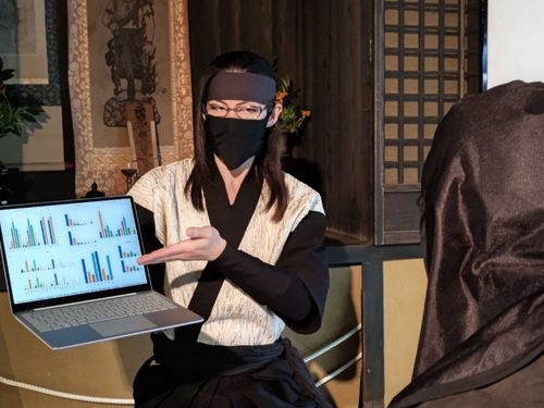 情報（データ）の分析を行い、それに基づく戦略を策定