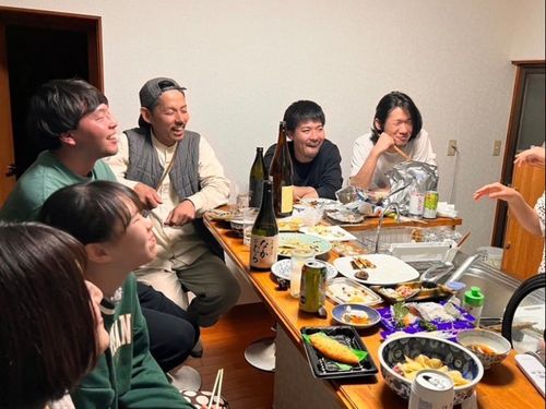 月に１回ほど街に住む色んな方をゲストとして招待。住人以外とも交流できます。