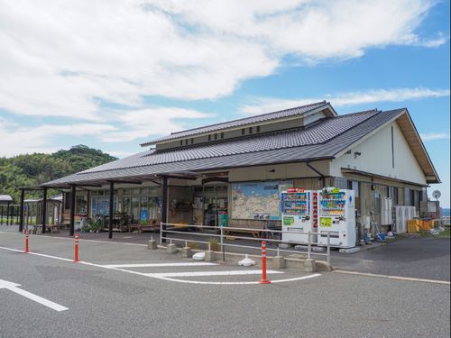 山陰道のインターチェンジに隣接する道の駅