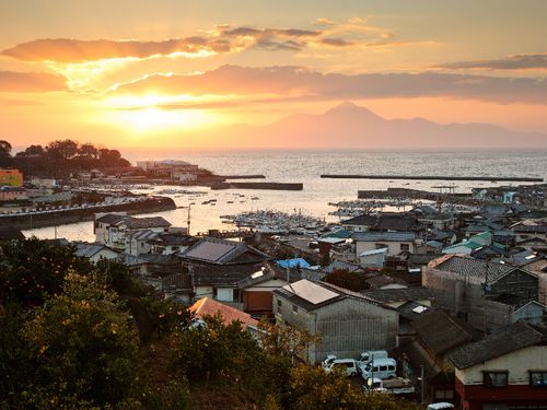 夕方にはみかん色に染まる河内校区