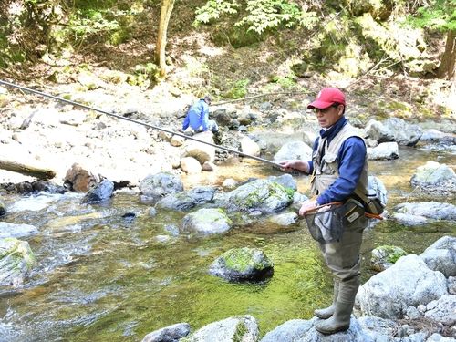 自然に囲まれながら渓流釣り