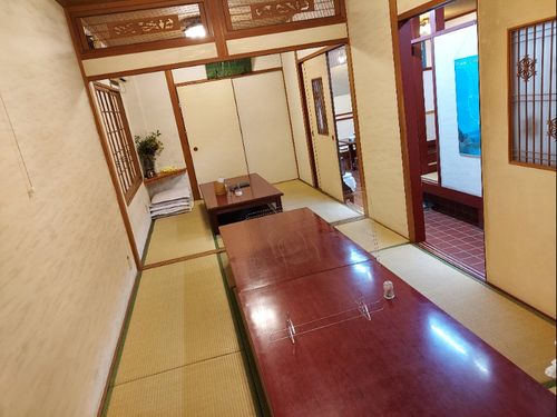 広い座敷は、地元の集会や親戚のお祝い事などで人気のお部屋！