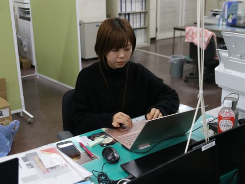 基本は庁舎でのデスクワークです