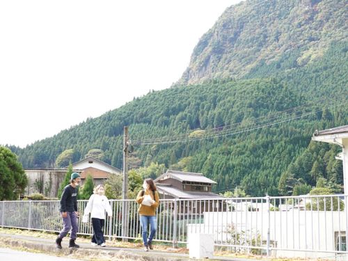 地域を巡りながら、村人とお話し！