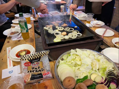 ＜昨年度の様子＞バーベキューで交流