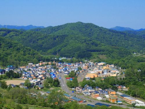 高層ビルやデパートはないけれど、きゅっとコンパクトで暮らしやすいまちづくりをしています。