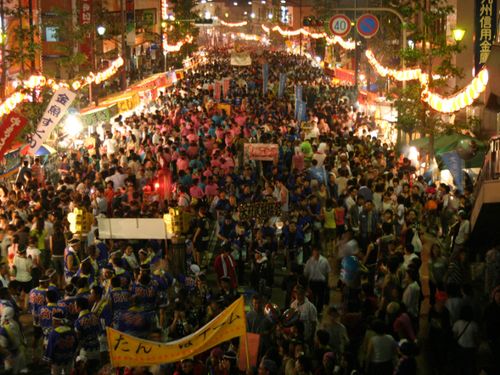 8/1-3の3日間で、10万人以上の観光客で賑わう夏越まつり