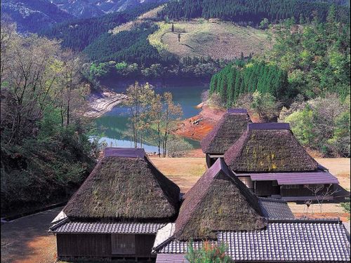 古民家宿泊施設の里山リゾートかるかや