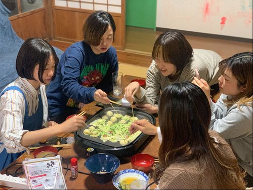 ゲストハウスでご飯をすることも。