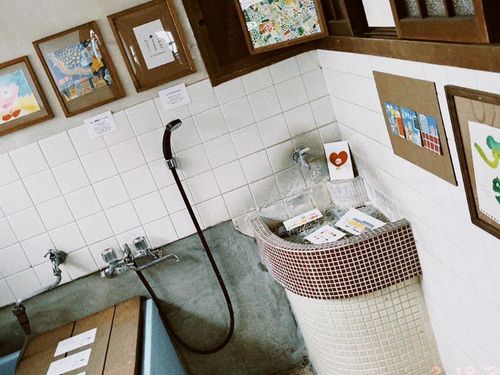 空き家を活用した個展開催の様子