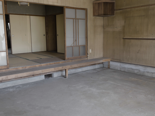 広い土間。古民家カフェなども開業できそう？！