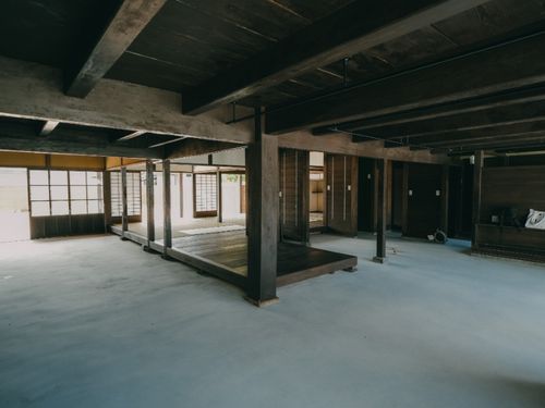 60坪のお家の中に、サロン、本屋、カフェを併設します