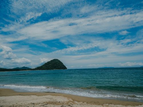 すぐ近くに菊ヶ浜という大変きれいな海岸があります