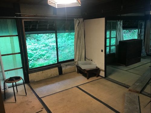 周囲は自然に囲まれた静かな環境。