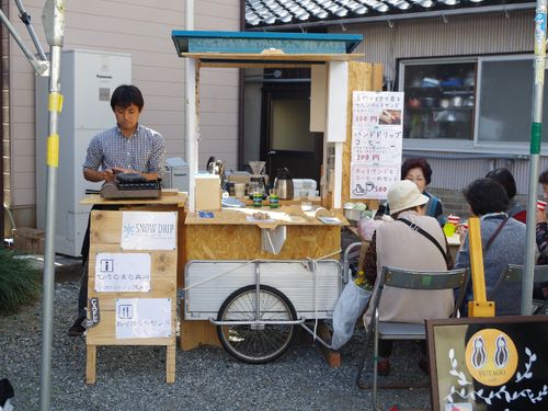 リヤカー屋台でカフェをオープン