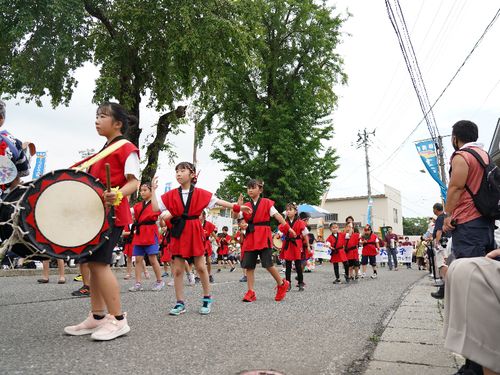 毎年8月中旬に開催される「北奥羽ナニャドヤラ大会」の様子
