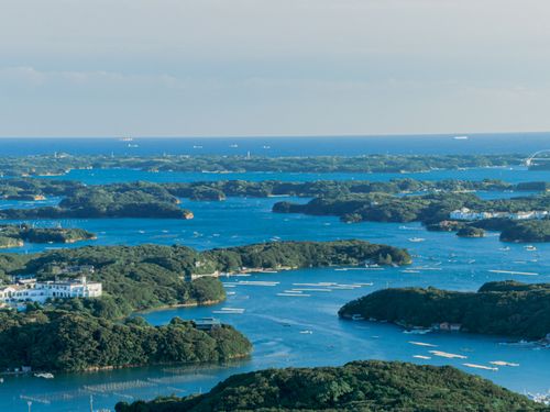 リアス式海岸が広がる志摩市の英虞湾