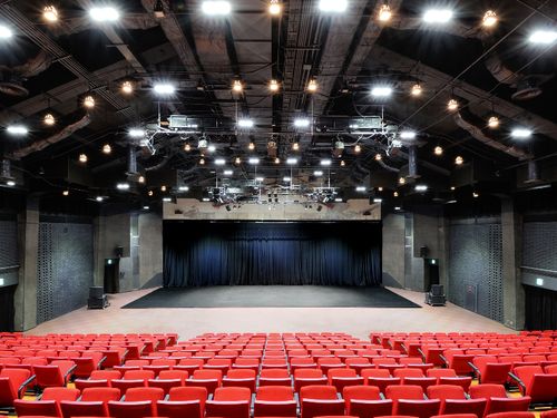 アートセンター内のホール　(c)Madoka Nishiyama