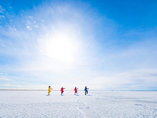 凍った海の上を歩けるのも、凍った海の上を走るマラソン大会も日本でここだけ！