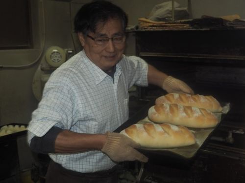 どぶろく酵母を使ったパン。新商品開発にも取り組んでおります。