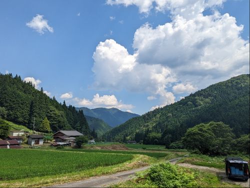 のどかな風景が広がる豊根村。四季折々の美しい自然豊かな暮らし