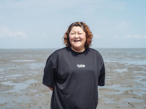 海苔漁師の松本さん。有明海の肥沃な干潟でおいしい海苔を育んでいます。