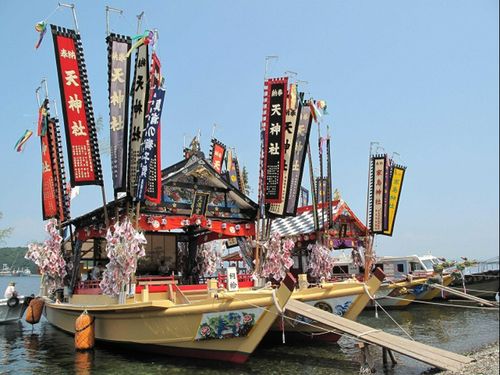 天神祭りの様子　島ならではのイベントも楽しめます