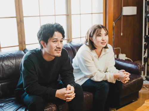 協力隊の先輩2人。移動販売や空き家改修などに取り組んでいます