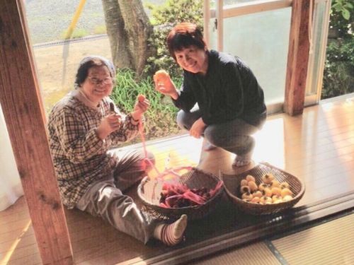 信さんと長女の裕子さん