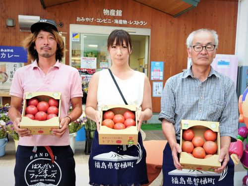 磐梯町のトマトを育てる里山のめぐみ生産者の皆さん