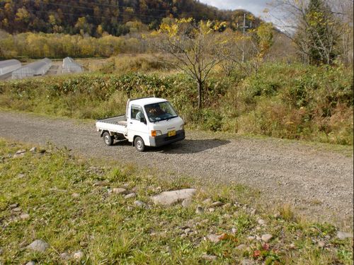 広い敷地の移動は軽自動車で。