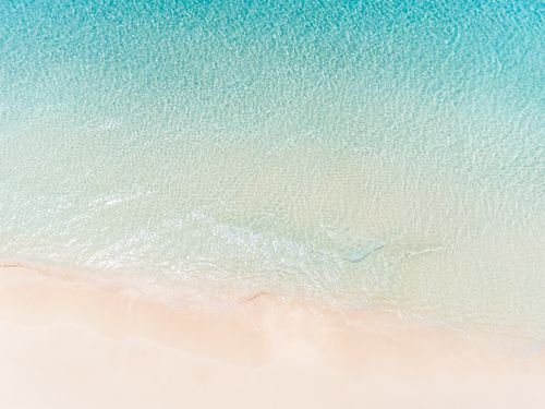 キラキラと輝く宮古ブルーの海