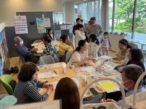 月1回の移住者交流会「午後カフェ」は大人から子どもまで集まります